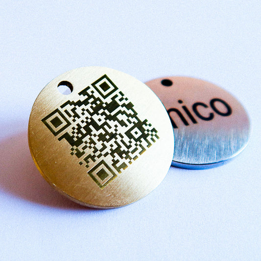 SOS Hundemarke mit Gravur QR Code und Name / Telefon / Tasso