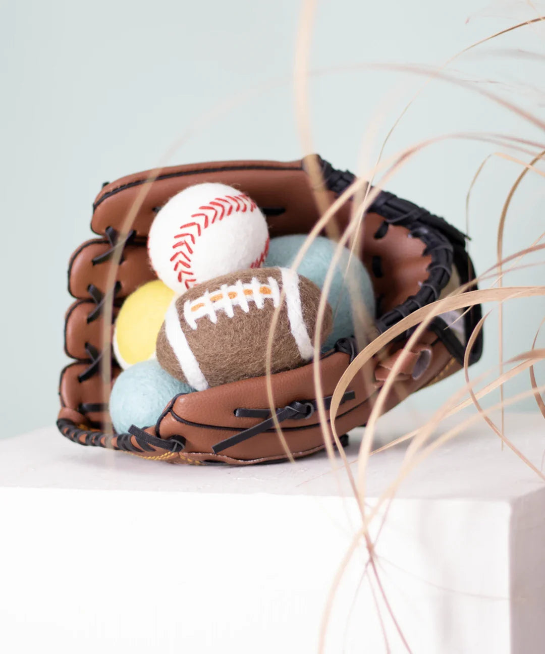 BUDDY. Hundespielzeug aus Schafwolle "Ball" - Mint