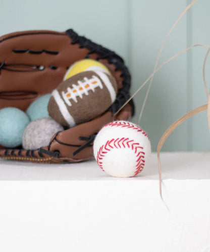 BUDDY. Hundespielzeug aus Schafwolle "Baseball"